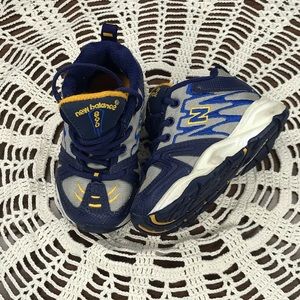 New Balance Kid Shoe Infant Boy Size 4 Velcro